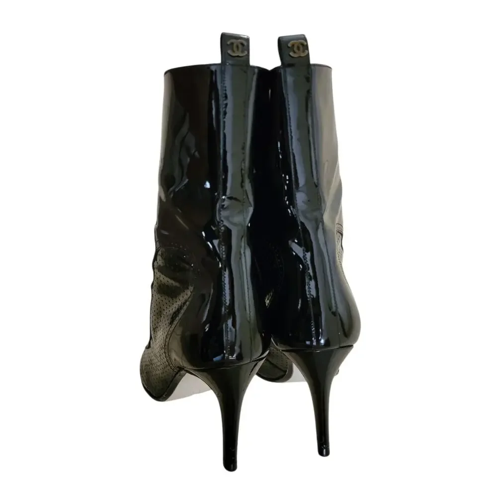 Chanel Ankle Boots Vintage Patent Leather Black Logo CC Lace-Up Heels IT 37.5 7